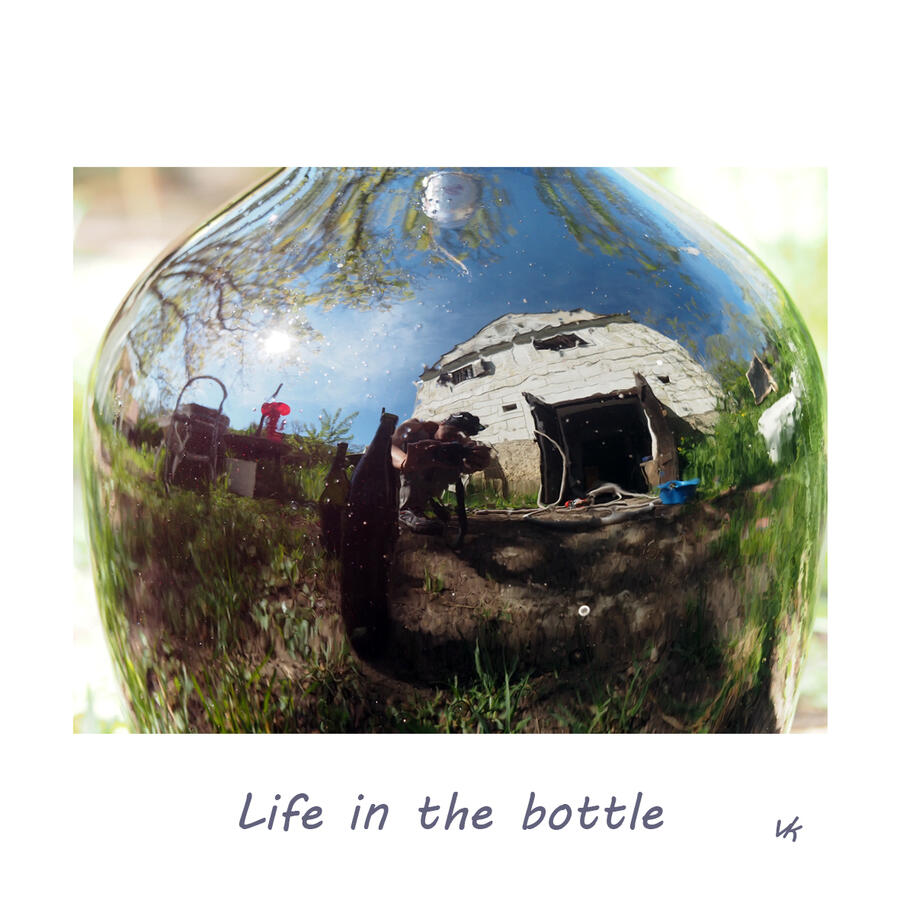 MINIK - Life in the bottle